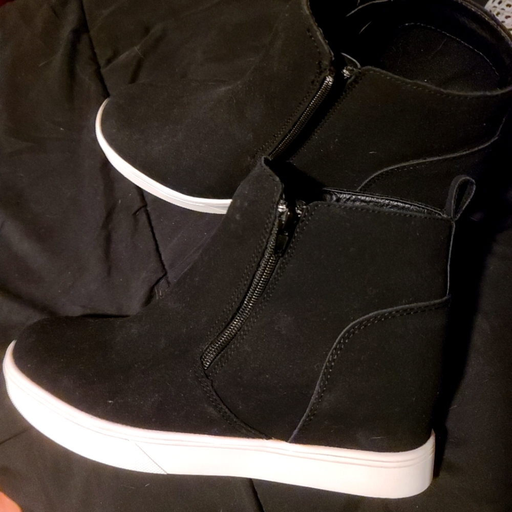 Corkys faux Suede wedge bootie, Black, size 9